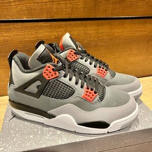 Air Jordan 4 Retro Infared Size 9 (READ DESCRIPTION)